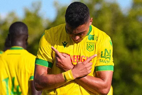 9 دقائق تكفي.. مصطفى محمد يسجل ويحتفل بالسجود في الدوري الفرنسي